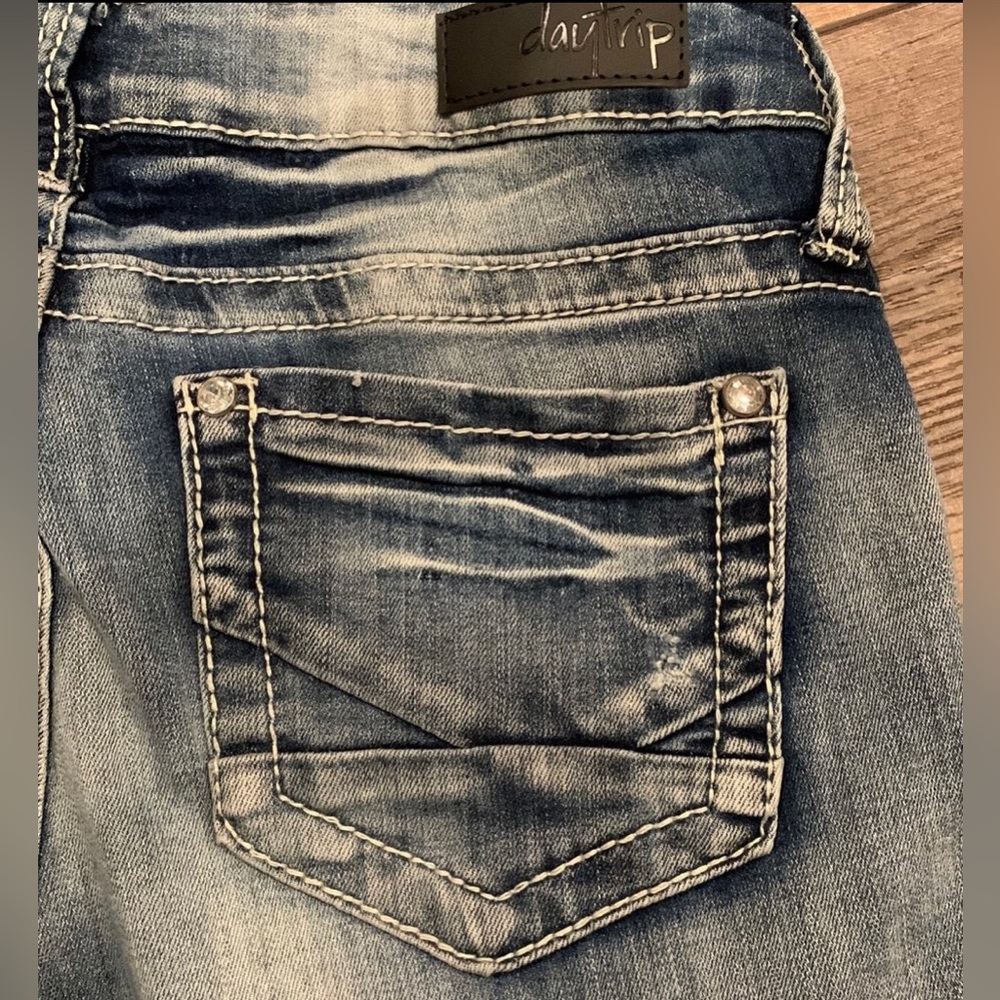 Daytrip Lynx skinny 26R light colored denim.